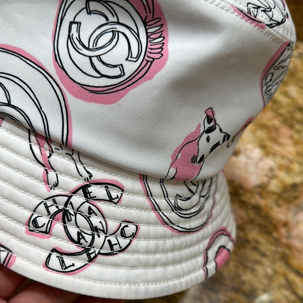 CHANEL White and Pink Graphic Bucket Hat - Picture 4 of 7